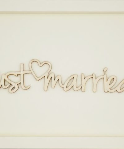 Holzschrift im Karton / Just married