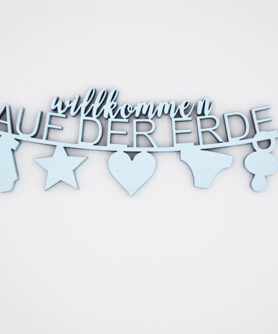 Holzschrift / Willkommen auf der Erde