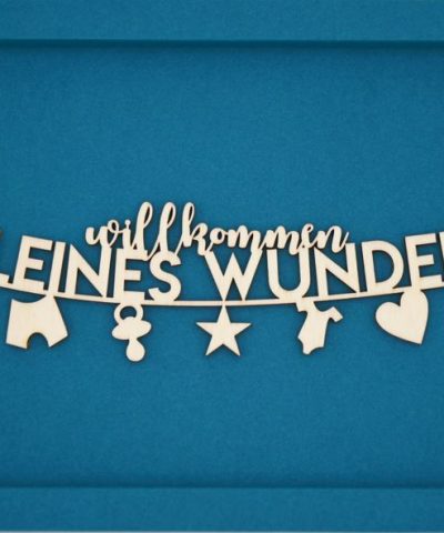 Holzschrift im Karton / Willkommen kleines Wunder